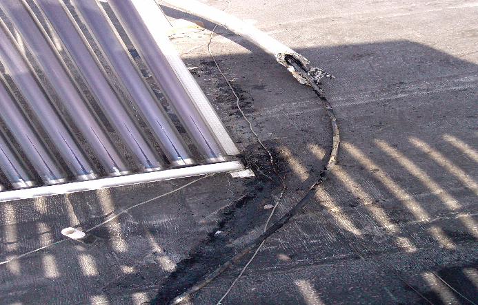 劣質太陽能電熱帶起火圖